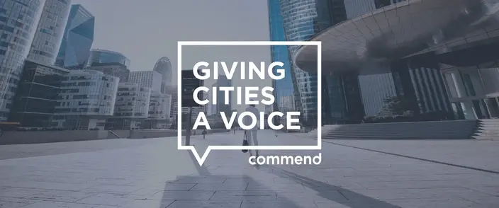 Städte erhalten eine Stimme Stadtplatz, Wolkenkratzer, Sprechblase "GIVING CITIES A VOICE", Person.
