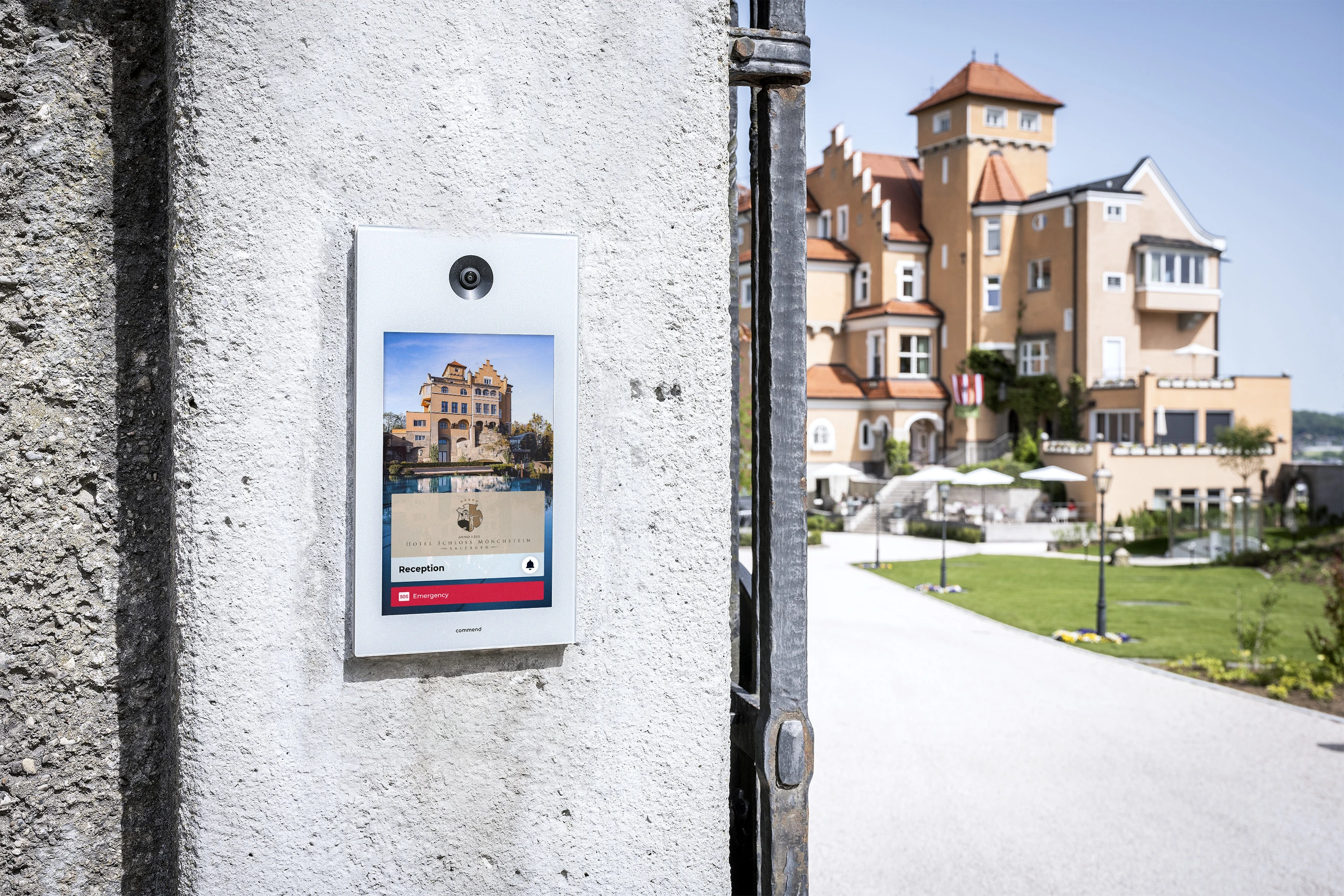 Touchscreen intercom station